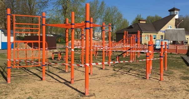 В Лиде устанавливаются две новые workout-площадки