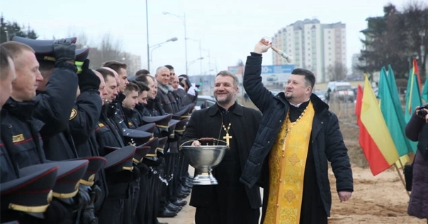 В Лиде в фундамент нового здания РОВД заложили капсулу времени