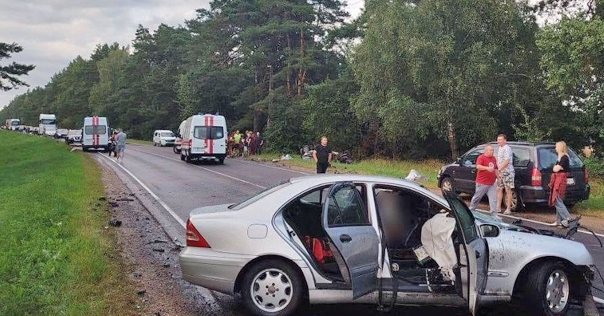 Трое погибших и пятеро госпитализированы. Лобовое ДТП произошло на дороге «М11 «Слоним — Лида»
